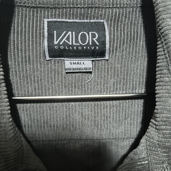 Valor Collective Small Button down - Picture 6 of 6